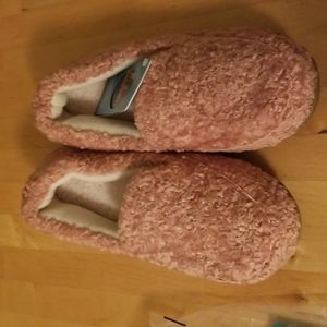 NWT Rockdove pink slippers